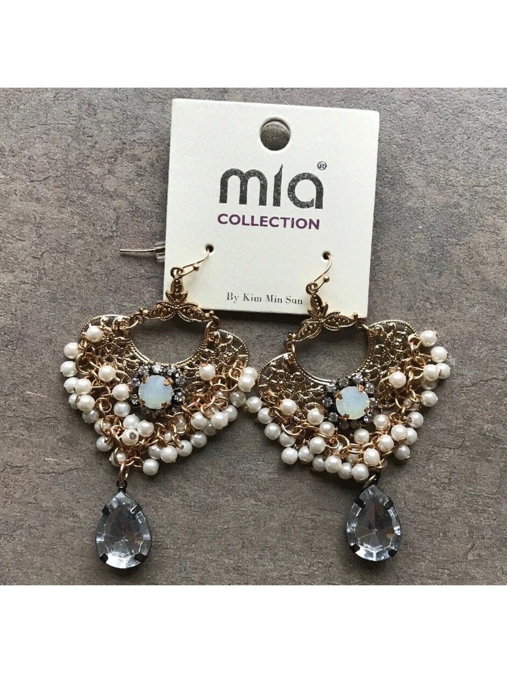 Beautiful NWT MIA Collection Kim Min Sun earrings Pearl/Crystal Gold Tone Bin J
